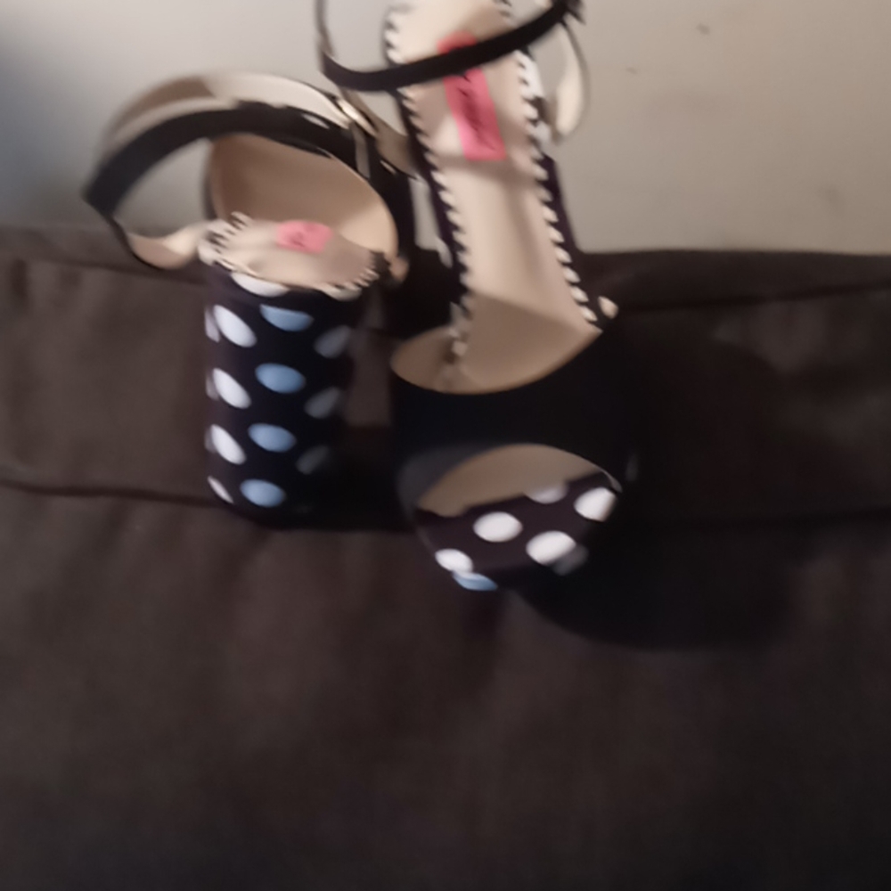 Shoe - Picture 3 of 3